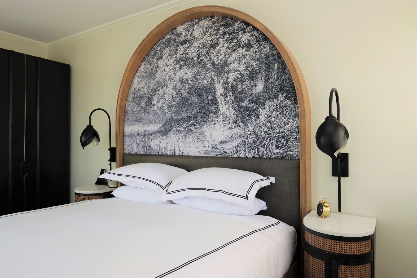 Room_bed_1878.JPG